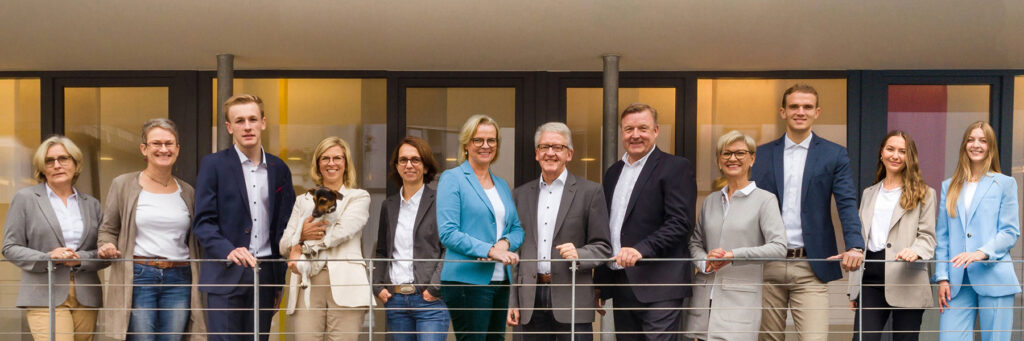 Das Team der SKW auf einem Balkon