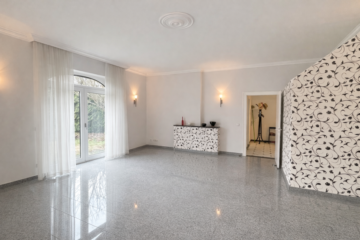 ...mit Blick zum Eintritt in das Haupthaus - Resthof mit Charakter und Raum für Ideen ***4267 G Greffen