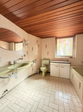 Badezimmer - Wohnen auf einer Ebene***4230 G sanierungsbedürftiger Bungalow im Herzen von Verl