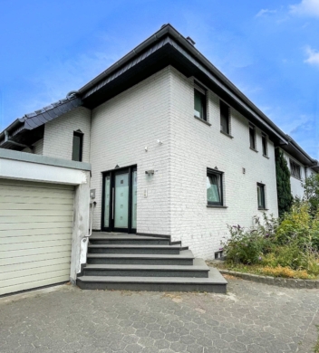 Eingangsansicht - Viel Platz für alle: Familienfreundliches Einfamilienhaus in Mastholte***4219 G