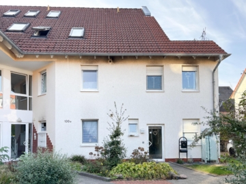 Haus C links Eingang zum Treppenhaus, rechts separater Eingang zur Maisonettewohnung - Solide Kapitalanlage in Gütersloh-Süd – vollvermietet und werthaltig *** 4232 G