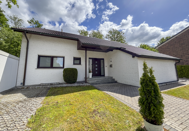 Vorderansicht - Wohnen im Grünen ***4293 G Einfamilienhaus im Bungalowstil in Clarholz