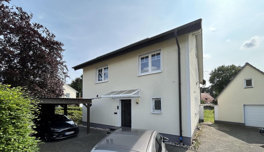 Hausansicht - Zweifamilienhaus mit großzügiger Wohnfläche in Schloß Holte***4212 G