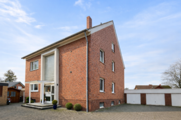 gute Lage mit eigener Garage - Großzügig wohnen im Dreifamilienhaus – 3-Zimmer-Wohnung mit Balkon in Mastholte ***1841 R