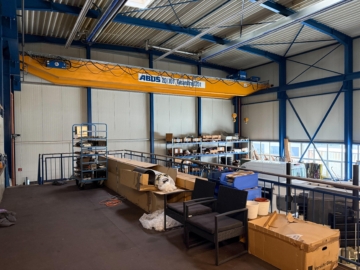 Montagehalle - Blick von der Galerie - Gewerbeimmobilie mit Montagehallen, Krananlagen und Bürotrakt ***4268 G Schloß Holte-Stukenbrock