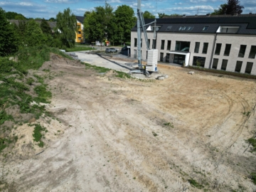 ...im Hintergrund das moderne Gebäude im gleichen Stil - Einziehen & Wohlfühlen – Familienfreundliche Doppelhaushälfte mit Studio *** 4205 G Gütersloh