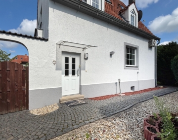 Außenansicht - Familientraum mit Geschichte – charmantes Haus mit Gartenidylle *** 4221 G Einfamilienhaus in Halle