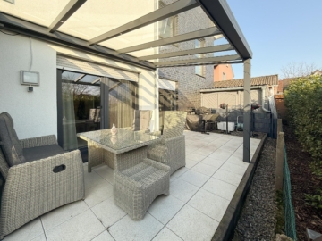 Terrasse mit hochwertiger Überdachung - Wohnen mit Gartenfeeling – moderne Erdgeschosswohnung mit überdachter Terrasse *1844 R Stukenbrock