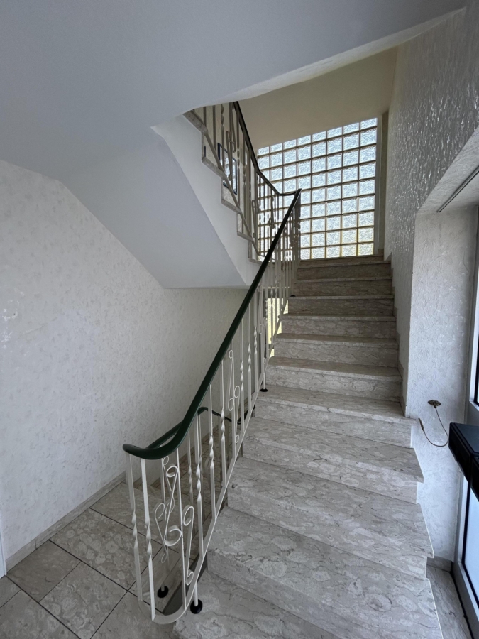 Treppenhaus - Gepflegtes Dreifamilienhaus in Schloß Holte***4213 G