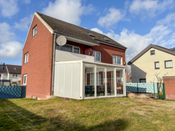 Hausansicht - Zwei Wohneinheiten, viele Möglichkeiten ***4263 G Zweifamilienhaus in Herzebrock