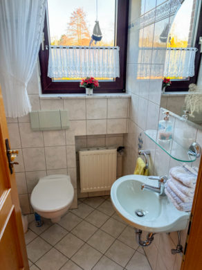 Gäste-WC - Wohnen im Grünen auf großzügigem Grundstück ***4262 G in Versmold-Peckeloh
