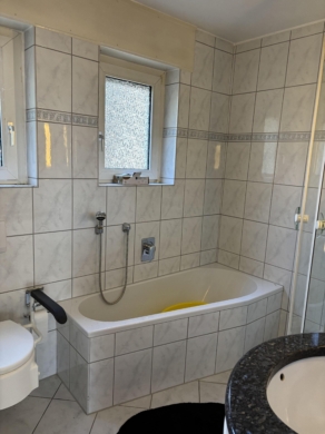 Badezimmer im EG - Vielseitiges 2-3Familienhaus in zentraler Lage***4208 G in Gütersloh