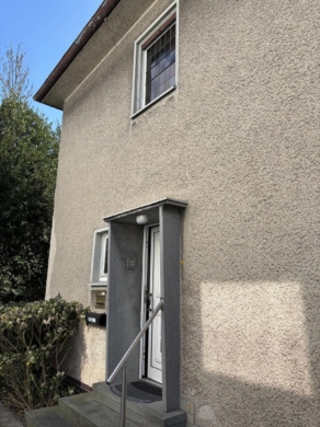 Eingangsansicht - Vielseitiges 2-3Familienhaus in zentraler Lage***4208 G in Gütersloh