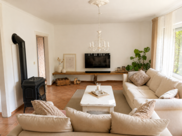 Gemütliches Wohnzimmer mit Kaminofen - Familienbungalow mit großem Garten, Vollkeller & Wellnessbereich *4297 G Versmold
