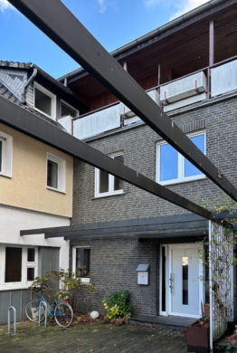 Eingang Wohnhaus - Zentrale Kapitalanlage mit Charme: Wohn- und Geschäftshaus in zentraler Lage von Gütersloh***4240 G