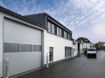 Repräsentativer Eingangsbereich des Gewerbeensembles - Gewerbeensemble mit Kranbahn, Mieteinnahme & Potenzial nahe B1 *4278 G Horn-Bad-Meinberg