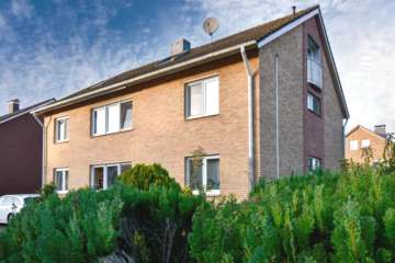 Ansicht von der Straße - Gepflegtes Dreifamilienhaus ***4253 G in Versmold-Peckeloh