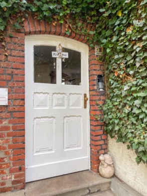 Eingangsansicht Haupthaus - Viel Platz für Ideen: Dreifamilienhaus mit Nebengebäude***in Rietberg