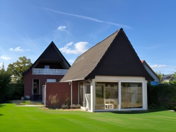 Gartenansicht - Ihr Familiennest in Gütersloh-Nordhorn – mit Gartenidylle und vielen Möglichkeiten *** 4237 G