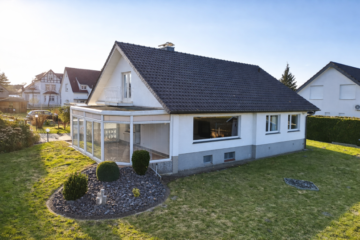 Wohnen auf einer Ebene – mit Wintergarten und Blick ins Grüne ***4274 G Gütersloh-Isselhorst, 33334 Gütersloh, Einfamilienhaus