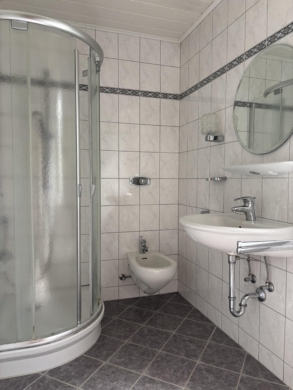 Badezimmer EG - Zwei-/Dreifamilienhaus mit Potenzial und Gartenidylle in Werther***4207 G