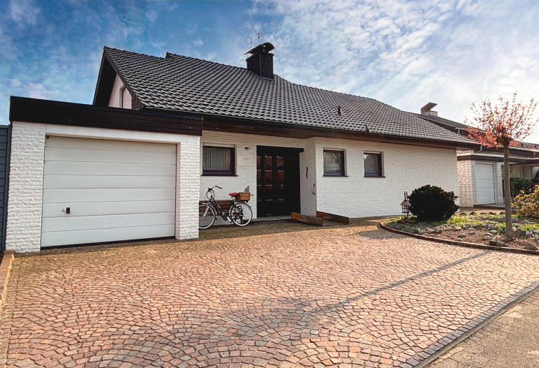 Vorderansicht - Einfamilienhaus im Bungalowstil mit Charme & Potenzial ***4283 G in Herzebrock