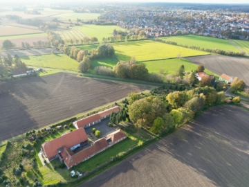 Luftbild - Charmantes Wohnen in Alleinlage *2695 GV Bauernhof in Versmold