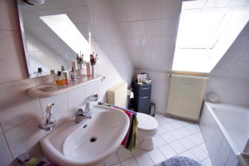 Badezimmer - Ideal für Kapitalanleger und Selbstnutzer ***1838 R Dachgeschosswohnung in Versmold